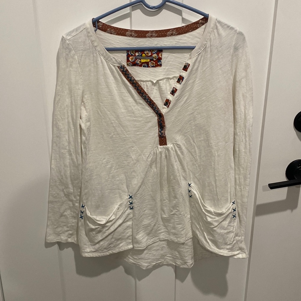 Little Yellow Button - Anthropologie- white long sleeved tee / tunic - small